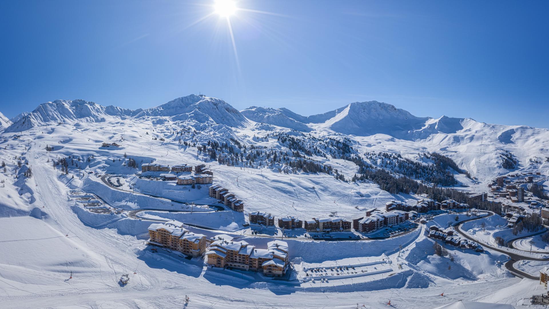 Plagne soleil et villages en hiver