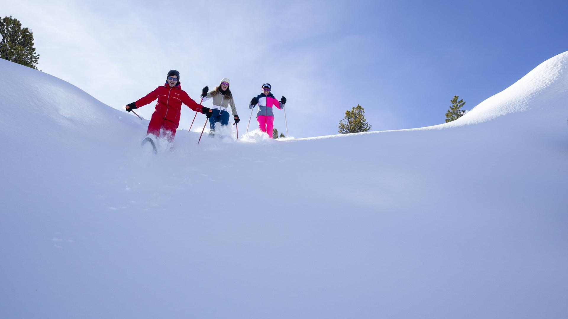 Course en raquettes dans la poudreuse à La Plagne