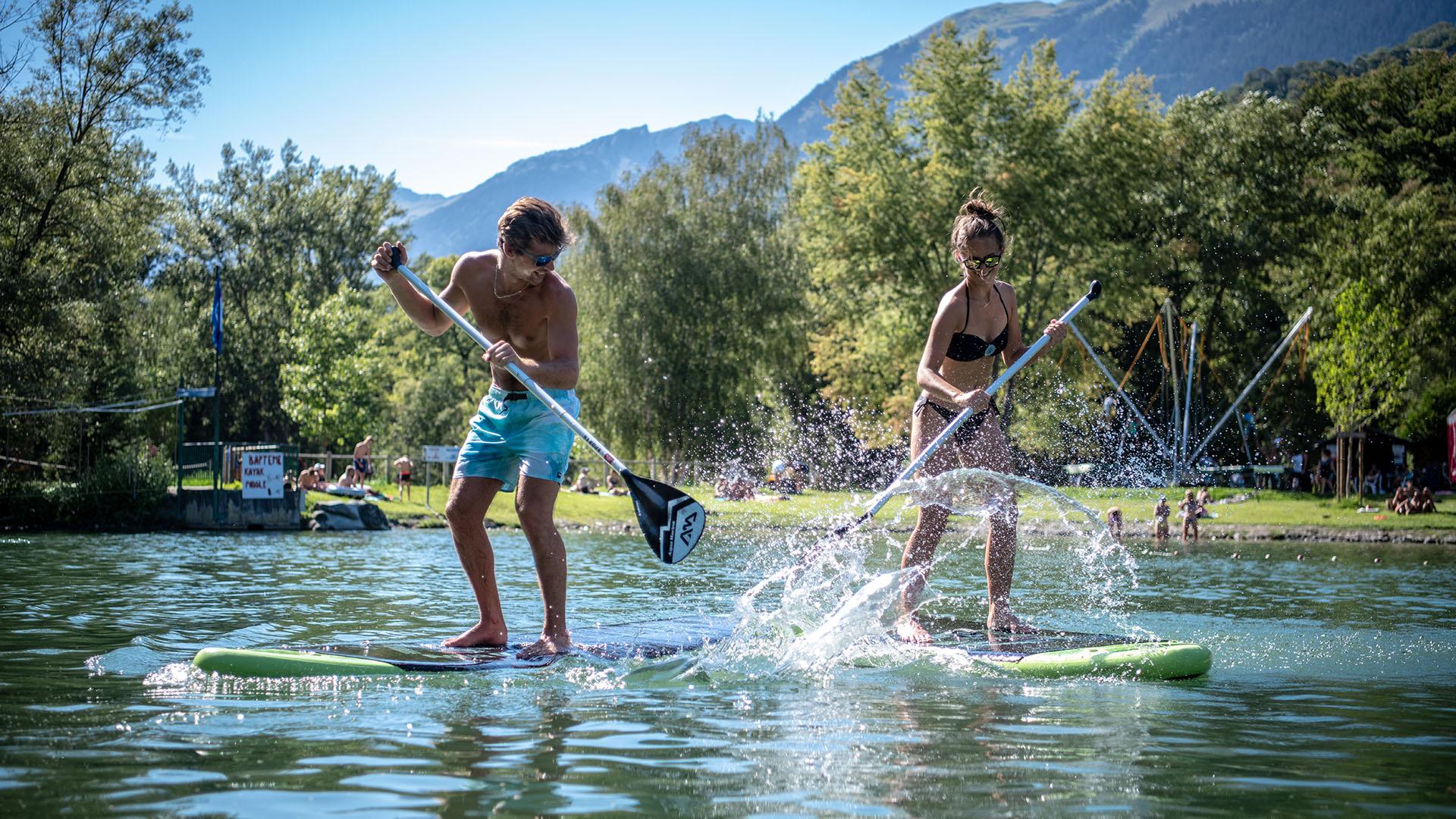 Paddle sur le plan d'eau à La Plagne