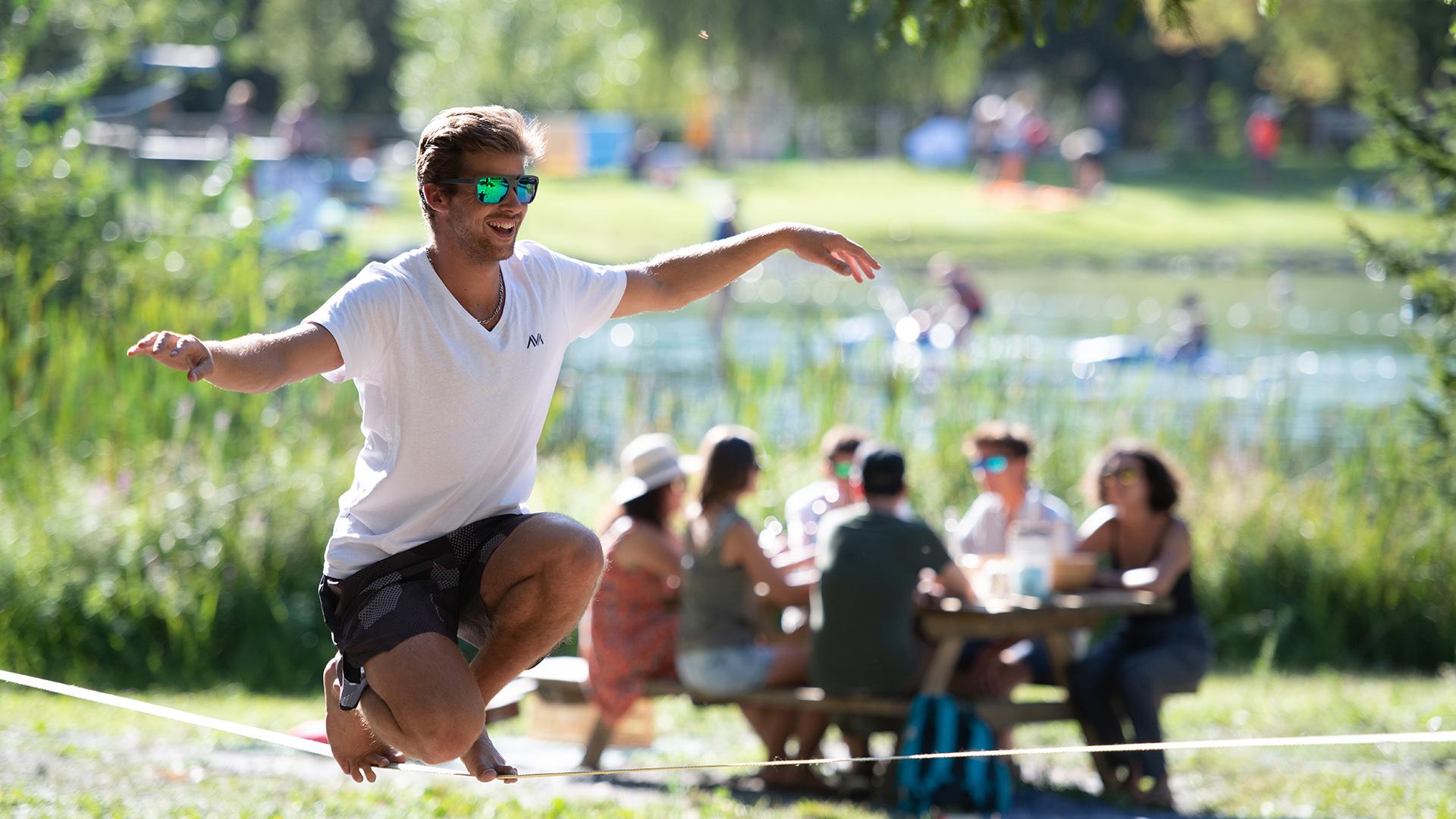 Slackline et pic nic à la base de loisirs de La Plagne