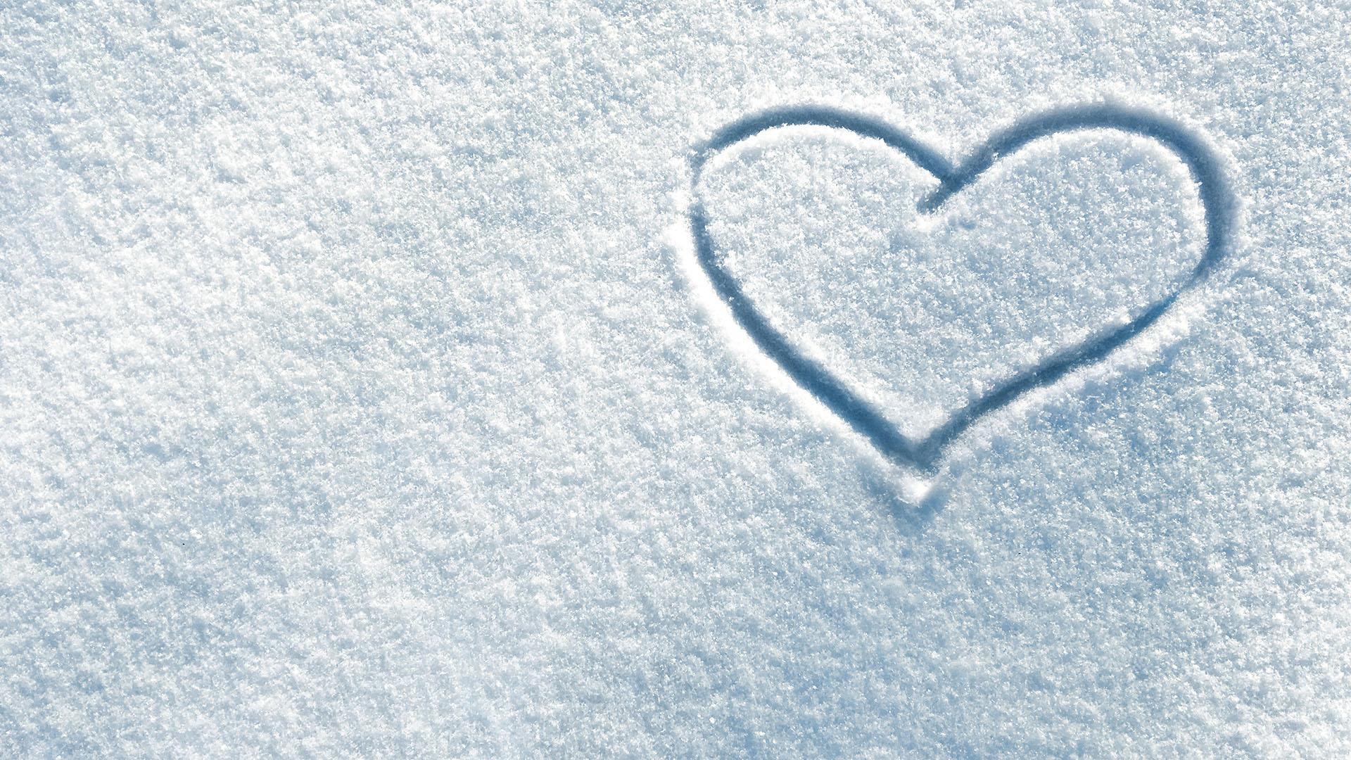 Coeur dans la neige