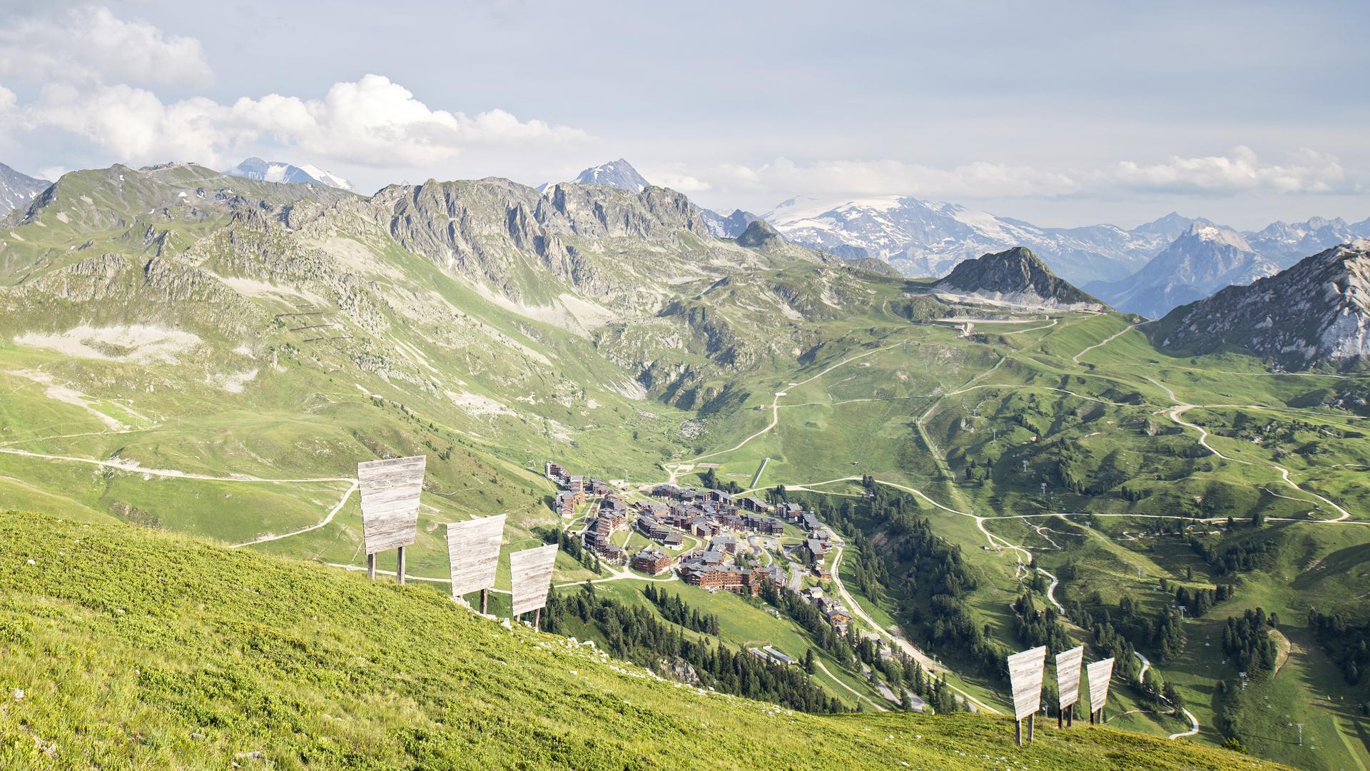 Vue panoramique de Belle Plagne en été