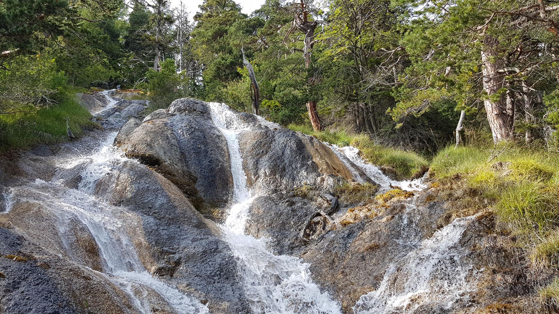 Cascade du sentier de l'eau à La Plagne Vallée