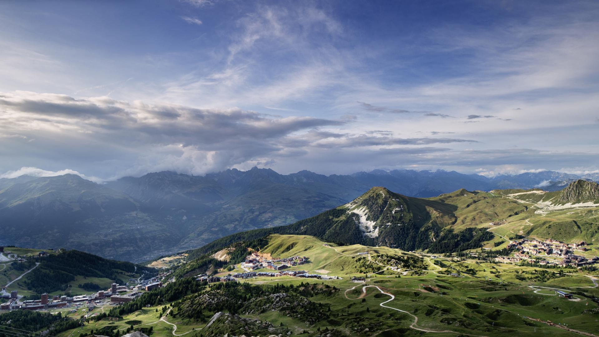 Panorama de la Plagne en été