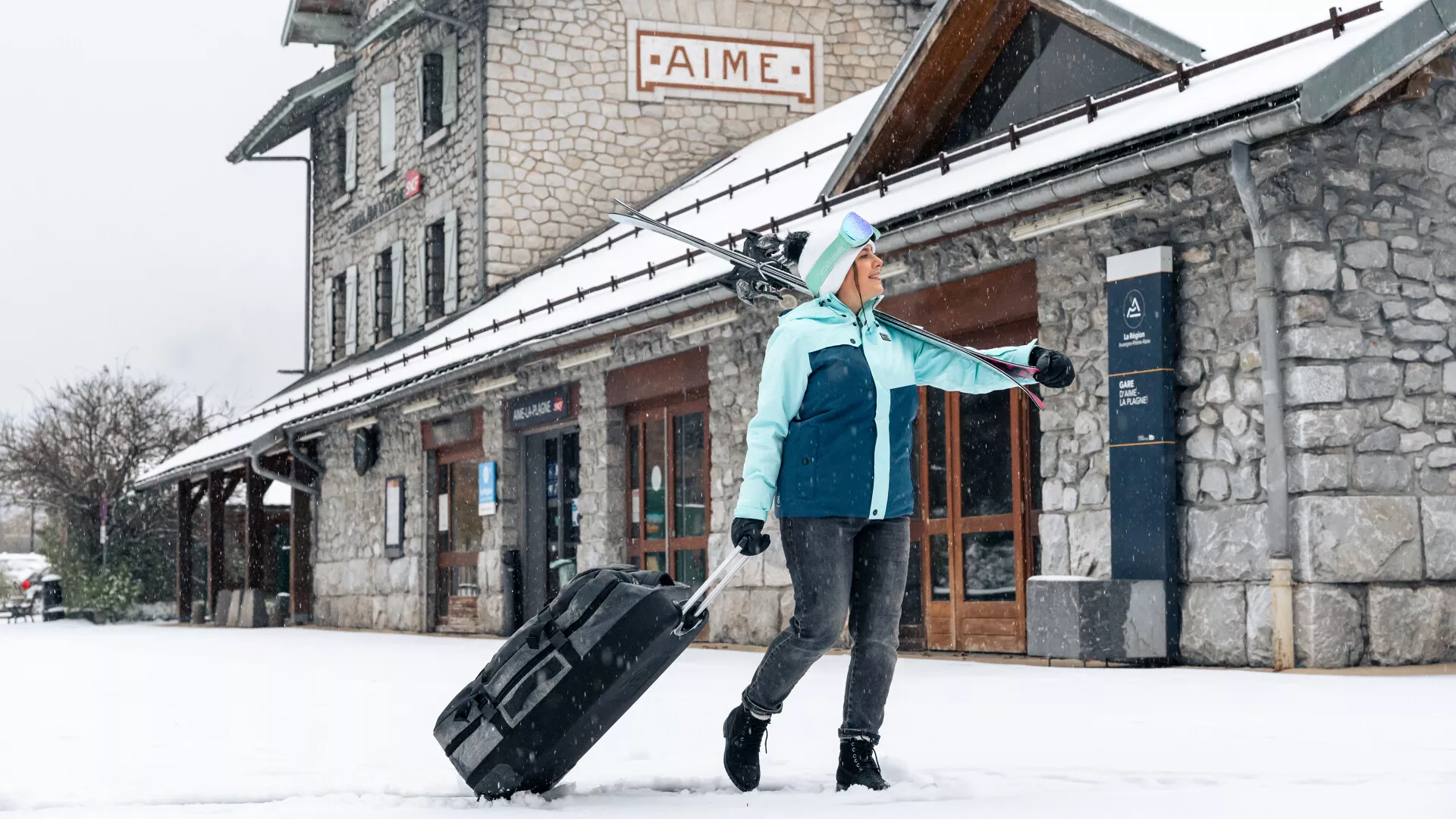 Gare_Aime_et_train-BrendanLePeru