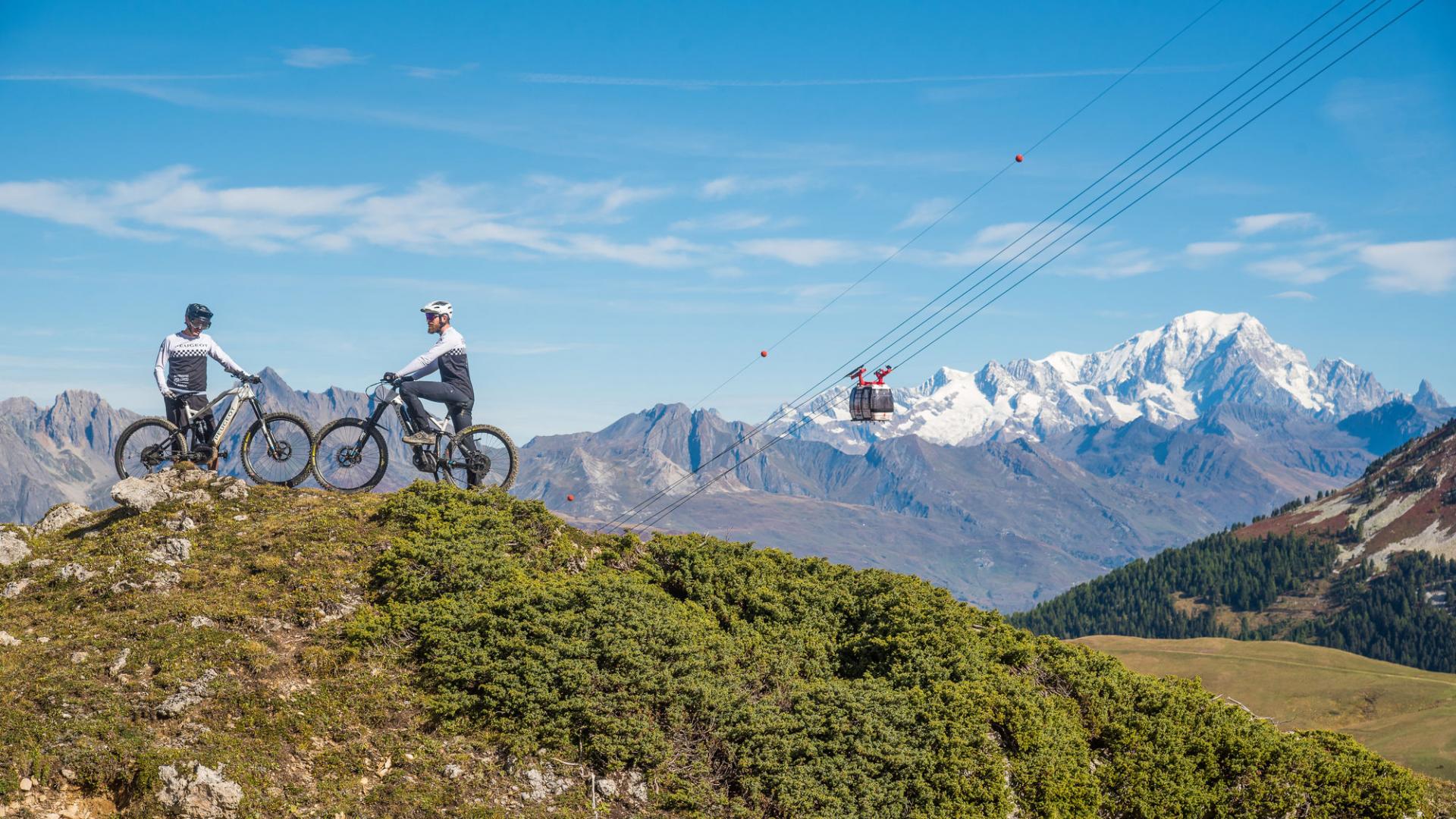 VTT avec vue sur le Mont Blanc à La Plagne